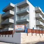 Daisy Aparthotel