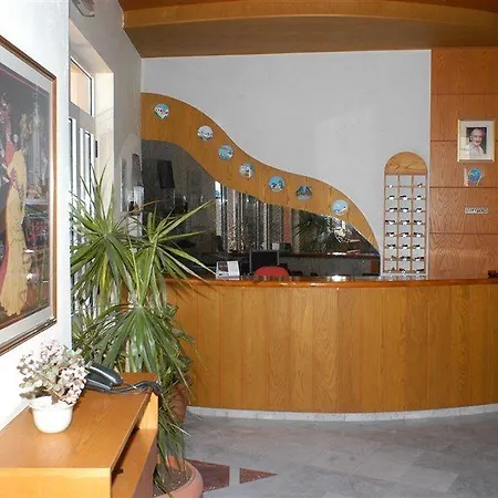 Daisy Aparthotel 2*